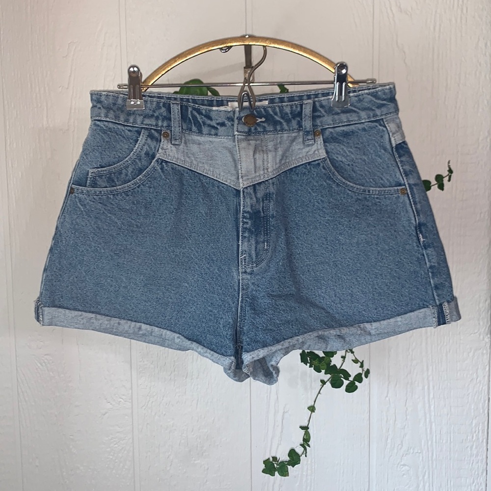 Rolla’s. High rise slim. Shorts. Size 29.